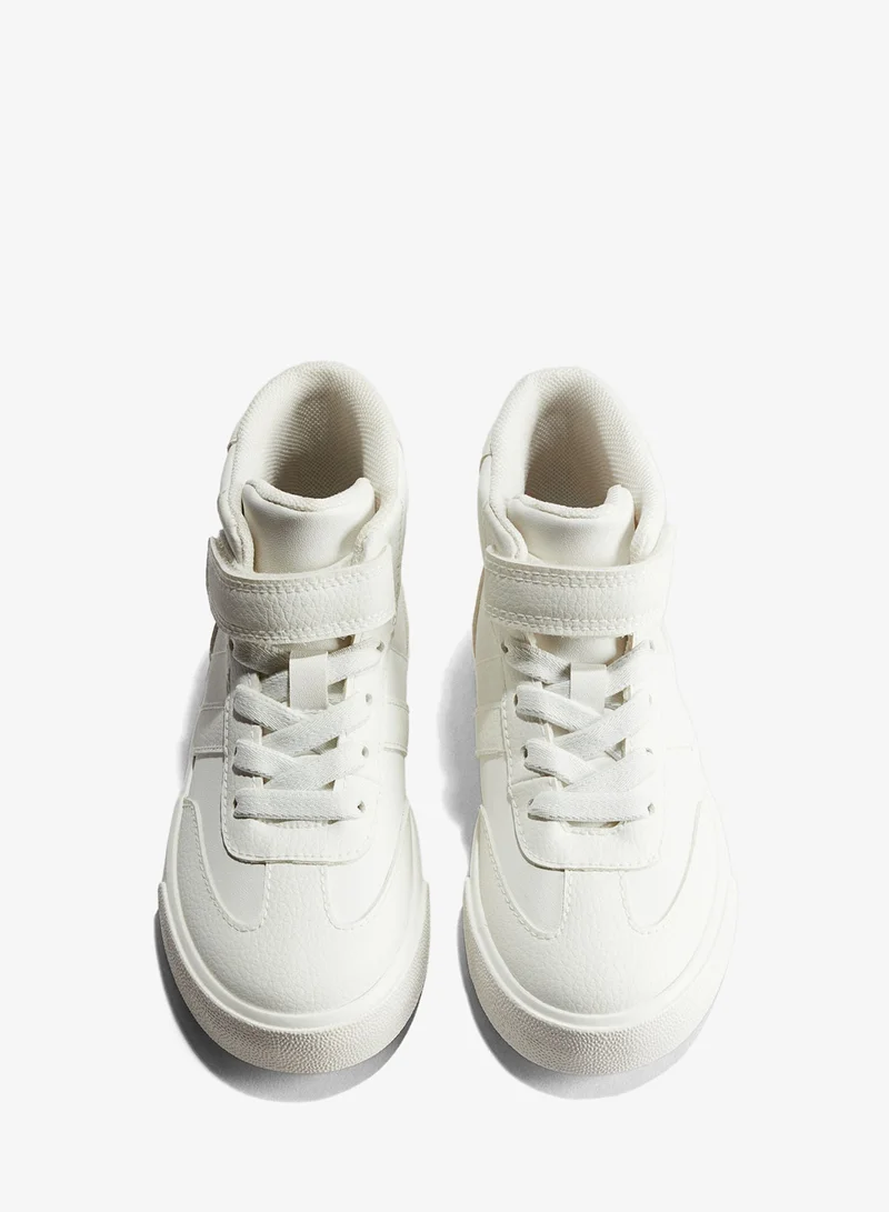 اتش اند ام حذاء رياضي مرتفع بالأعلى